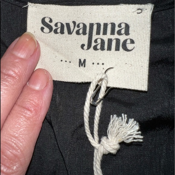 NWT SAVANNA JANE ANDREE BY UNIT Floral Embroidered Blouse with Bell Sleeves - Picture 7 of 14